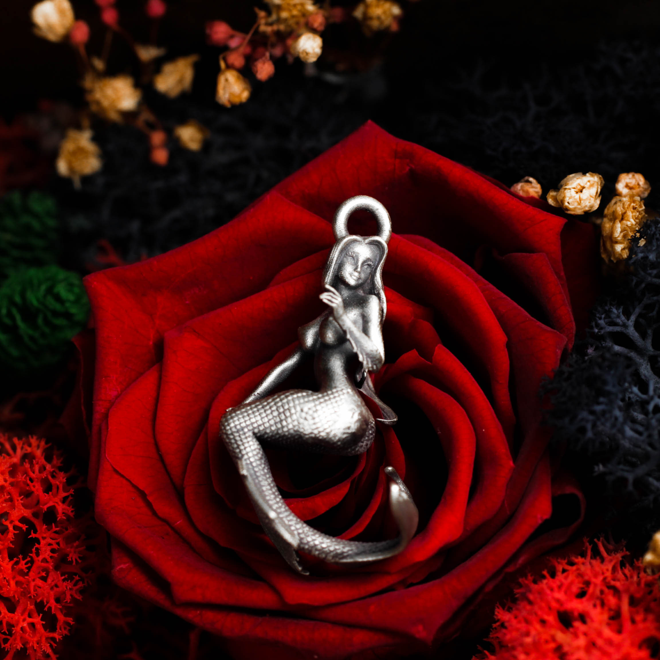 マーメイドドロップイヤリング - 神話上の海の生き物ジュエリー - シルバーハンドメイド ダングルイヤリング