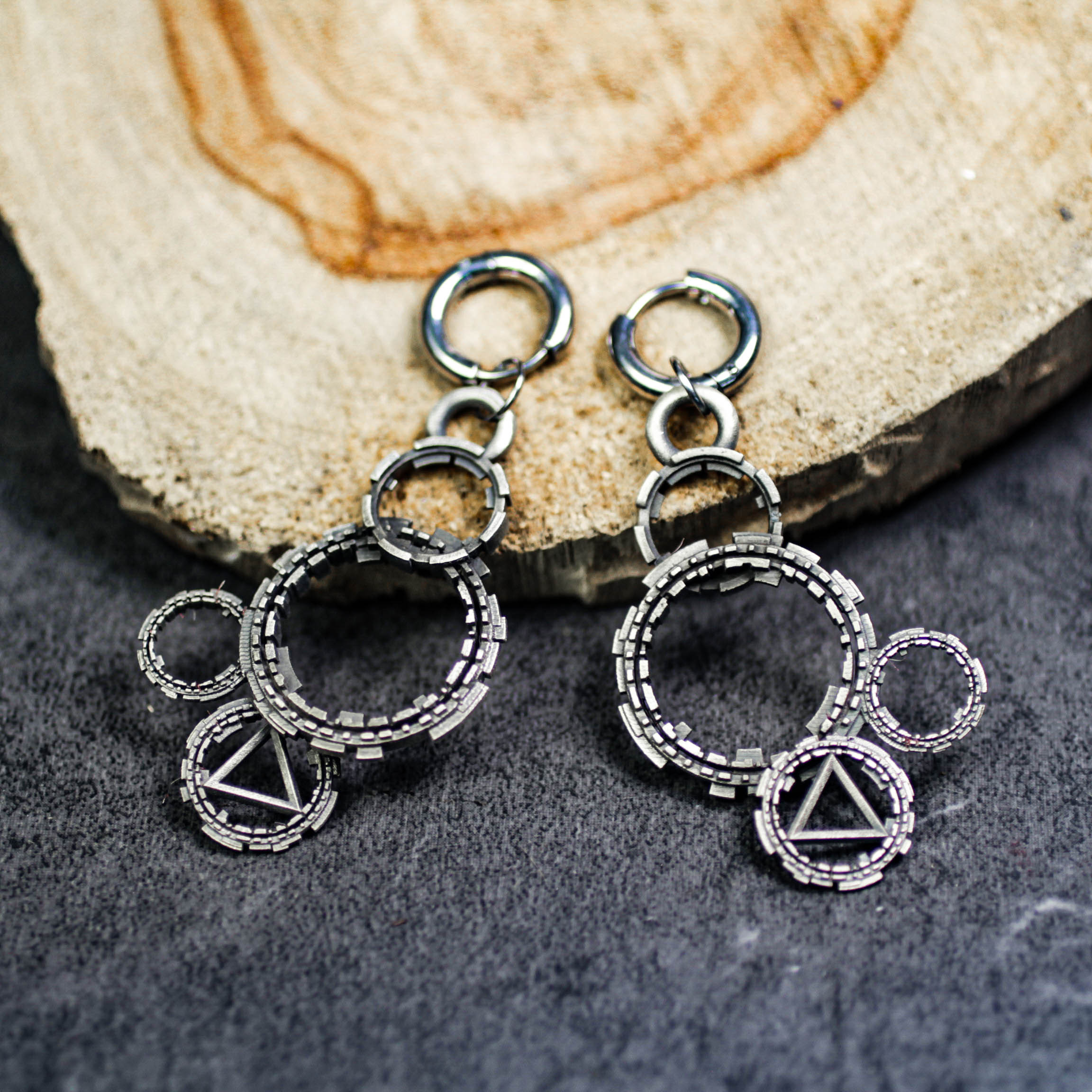 シルバー幾何学円形ドロップイヤリング - 未来的なマルチリングダングルジュエリーハンドメイドイヤリング