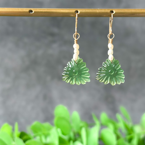 フラワーカービングのトライアングルピアス*14kgf／イヤリング*天然石