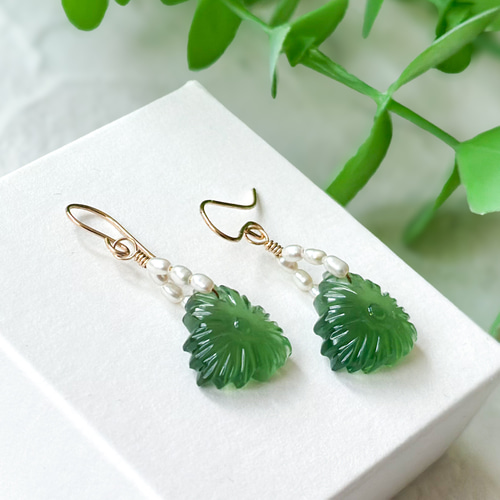 フラワーカービングのトライアングルピアス*14kgf／イヤリング*天然石