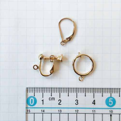 フラワーカービングのトライアングルピアス*14kgf／イヤリング*天然石