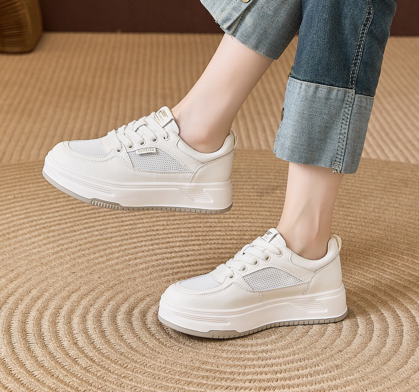 シンプルなデザイン スニーカー レディース　外反母趾ok!