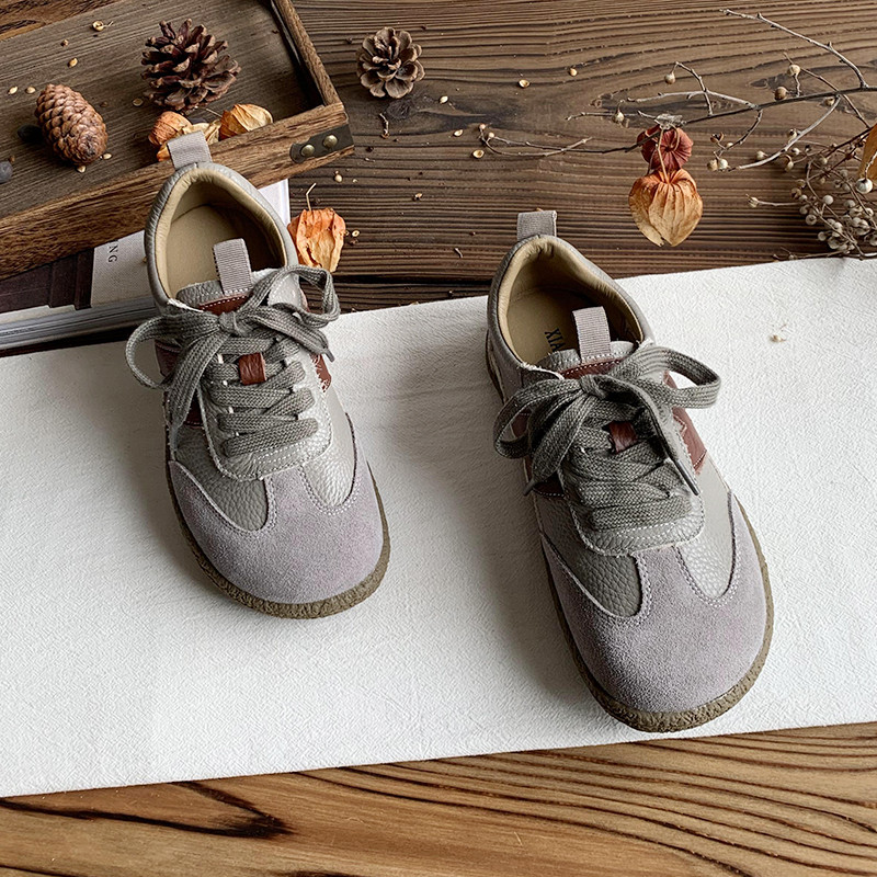 牛皮製ホワイトスニーカー女性用ソフトソールの「醜萌え（しゅうもん）」ラウンドトゥシューズ2025 年ニューモデルのアカデ