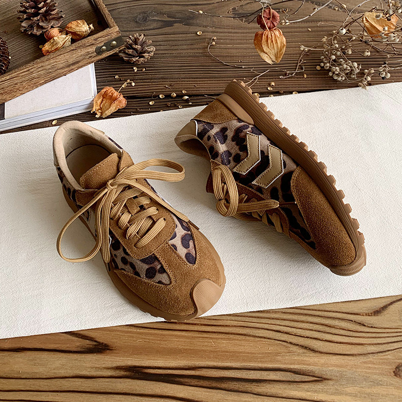 スエード製ドイツトレーナー レディースソフトソール レトロユニークカジュアルスポーツシューズ 2025 年新作 本革アカ