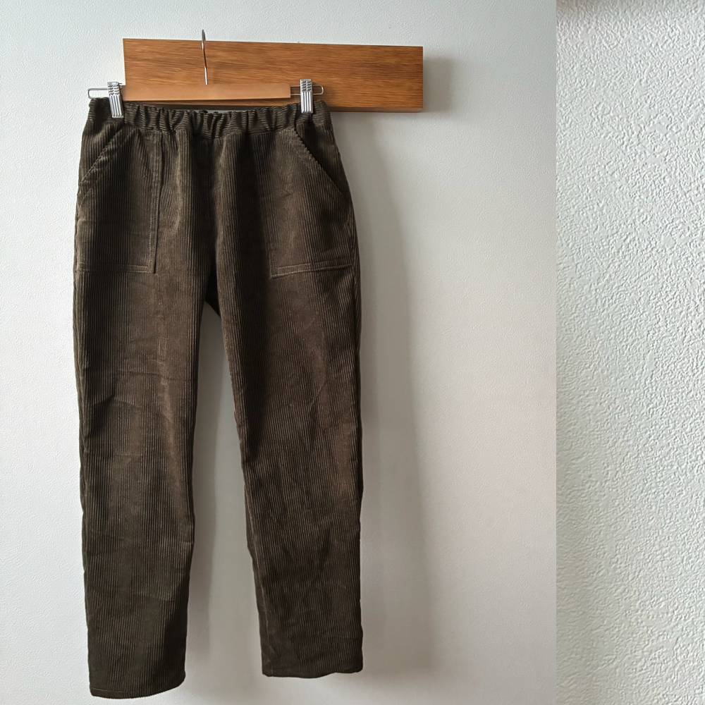 コーデュロイのテーパードパンツ＊オリーブグリーン［受注製作］