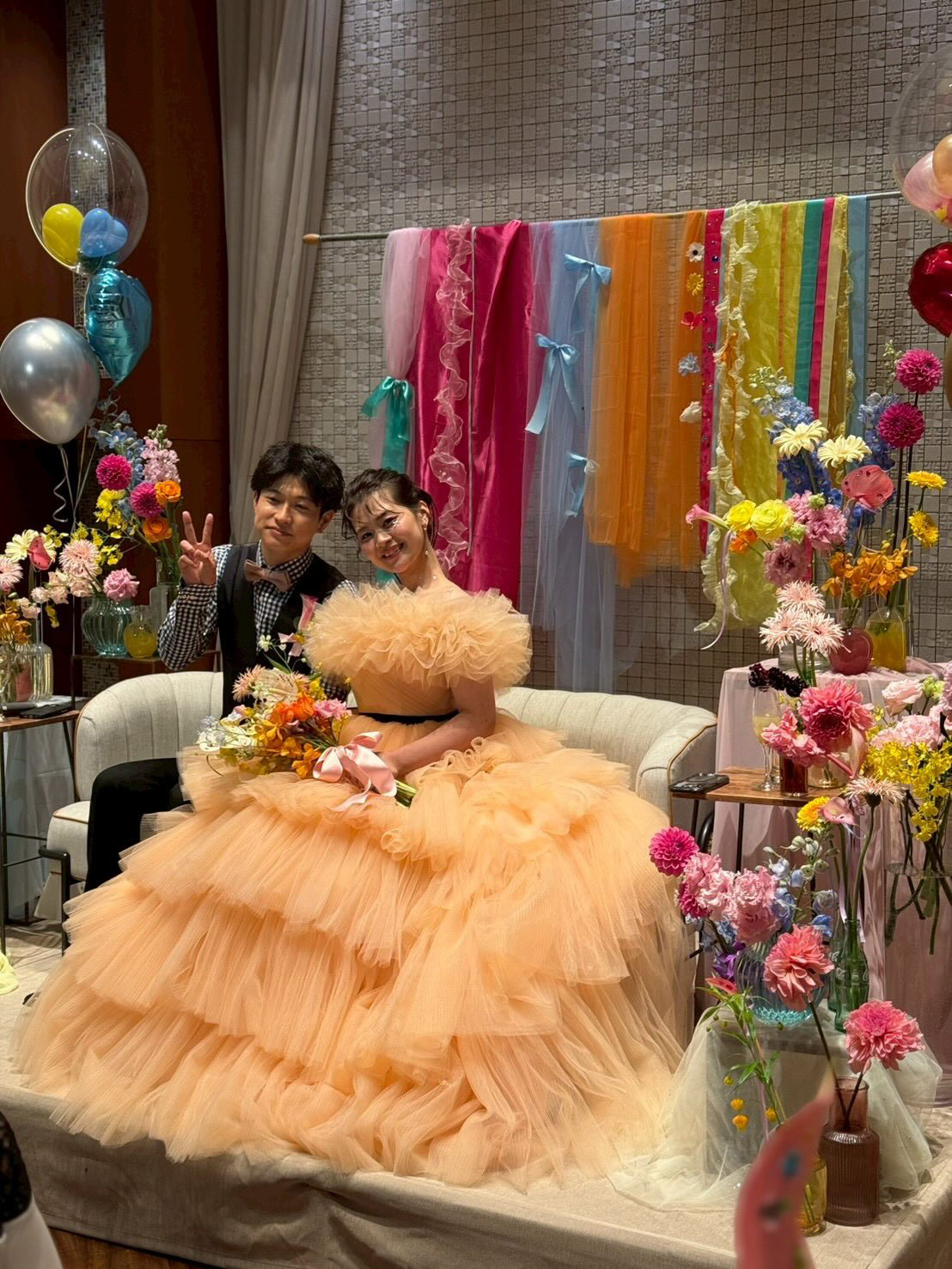 実例写真！カラードレス オレンジ 取り外し可能なオフショルダー ティアードのドレス プリーツドレス キラキラチュール