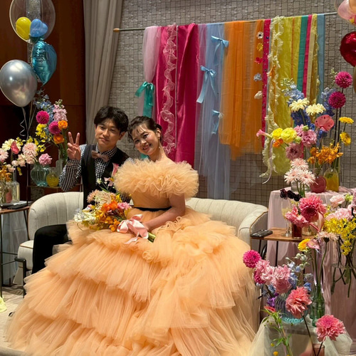 実例写真！カラードレス オレンジ 取り外し可能なオフショルダー