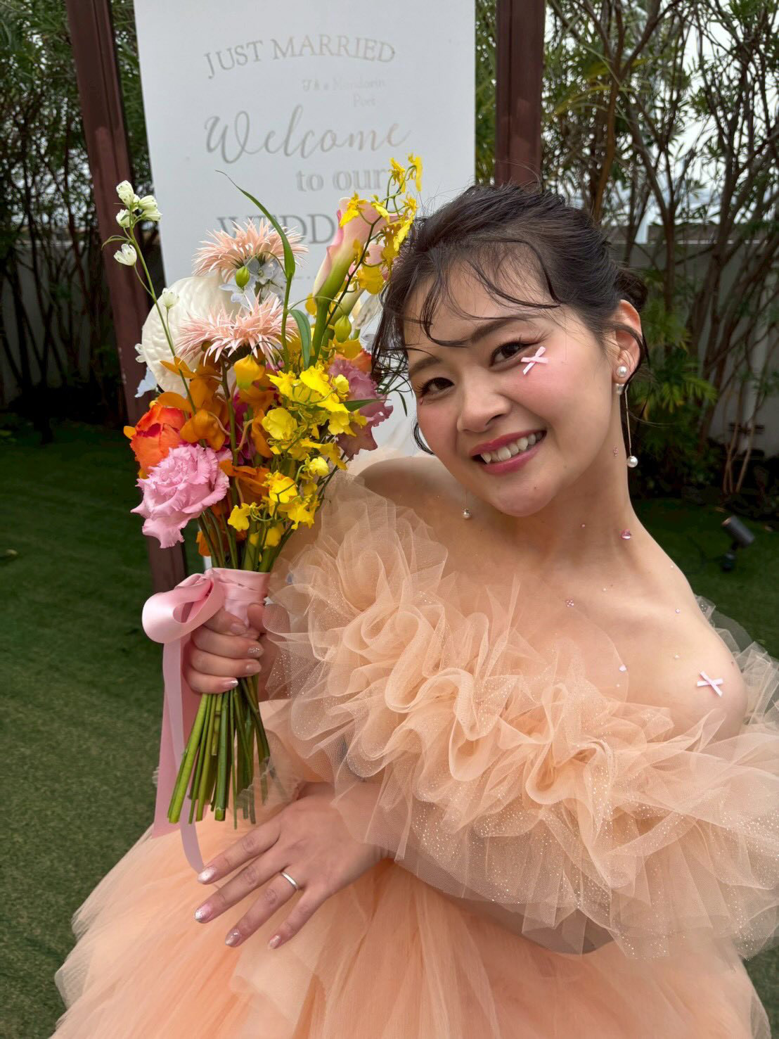 実例写真！カラードレス オレンジ 取り外し可能なオフショルダー ティアードのドレス プリーツドレス キラキラチュール