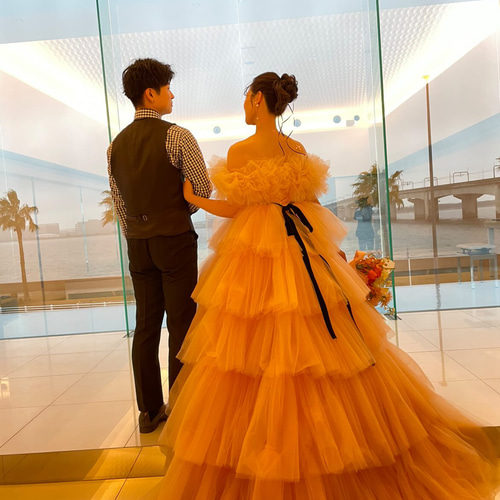 実例写真！カラードレス オレンジ 取り外し可能なオフショルダー