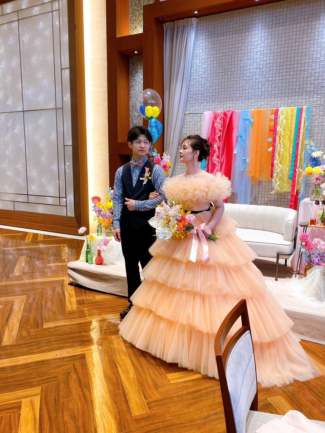 実例写真！カラードレス オレンジ 取り外し可能なオフショルダー ティアードのドレス プリーツドレス キラキラチュール