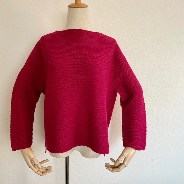 ビックシルエット　ホールガーメント　サイド切替ボートネックセーター　ルビーレッド