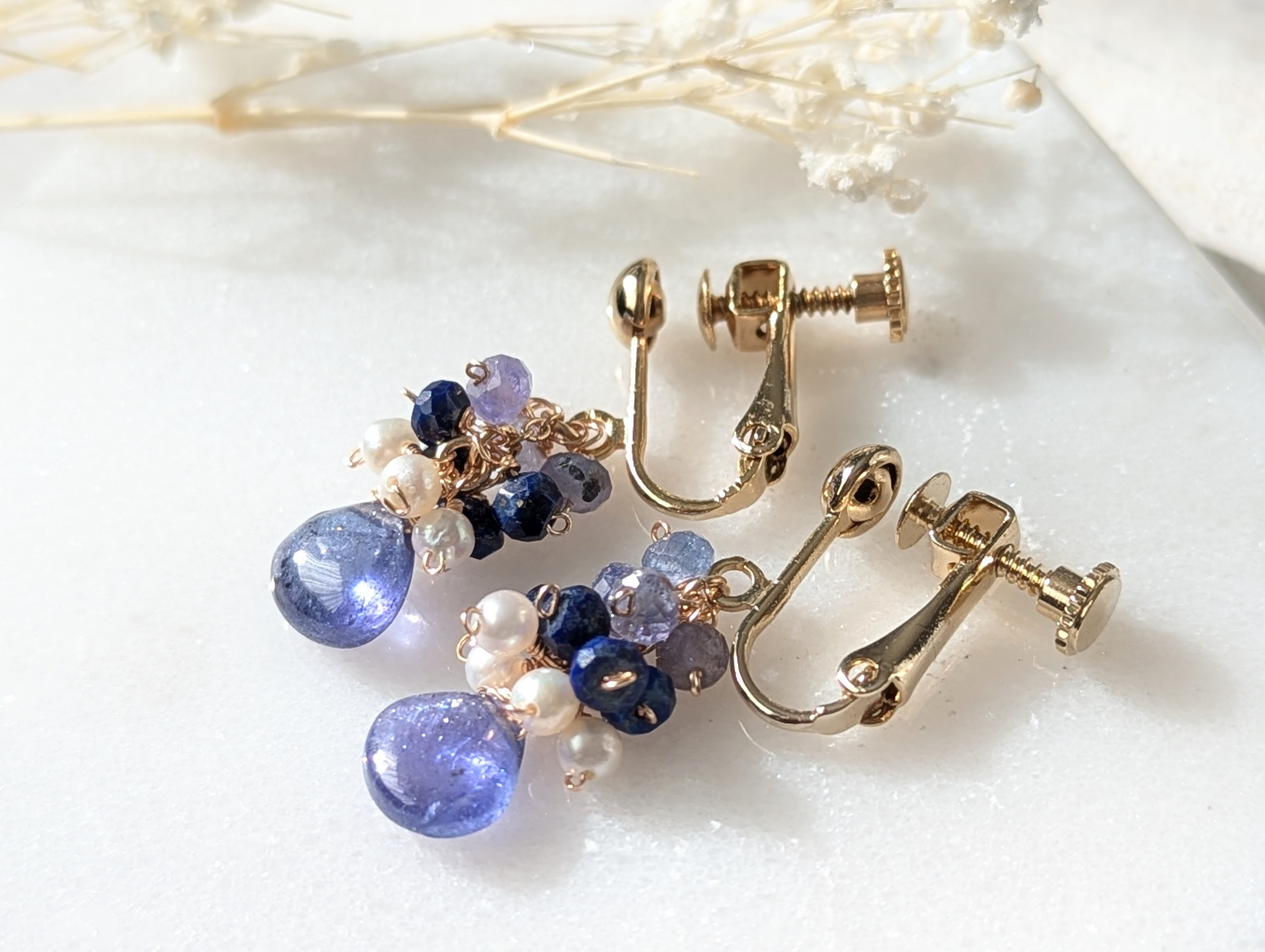 12月誕生石ブルーのタンザナイトイヤリング☆淡水パール、ラピスラズリ