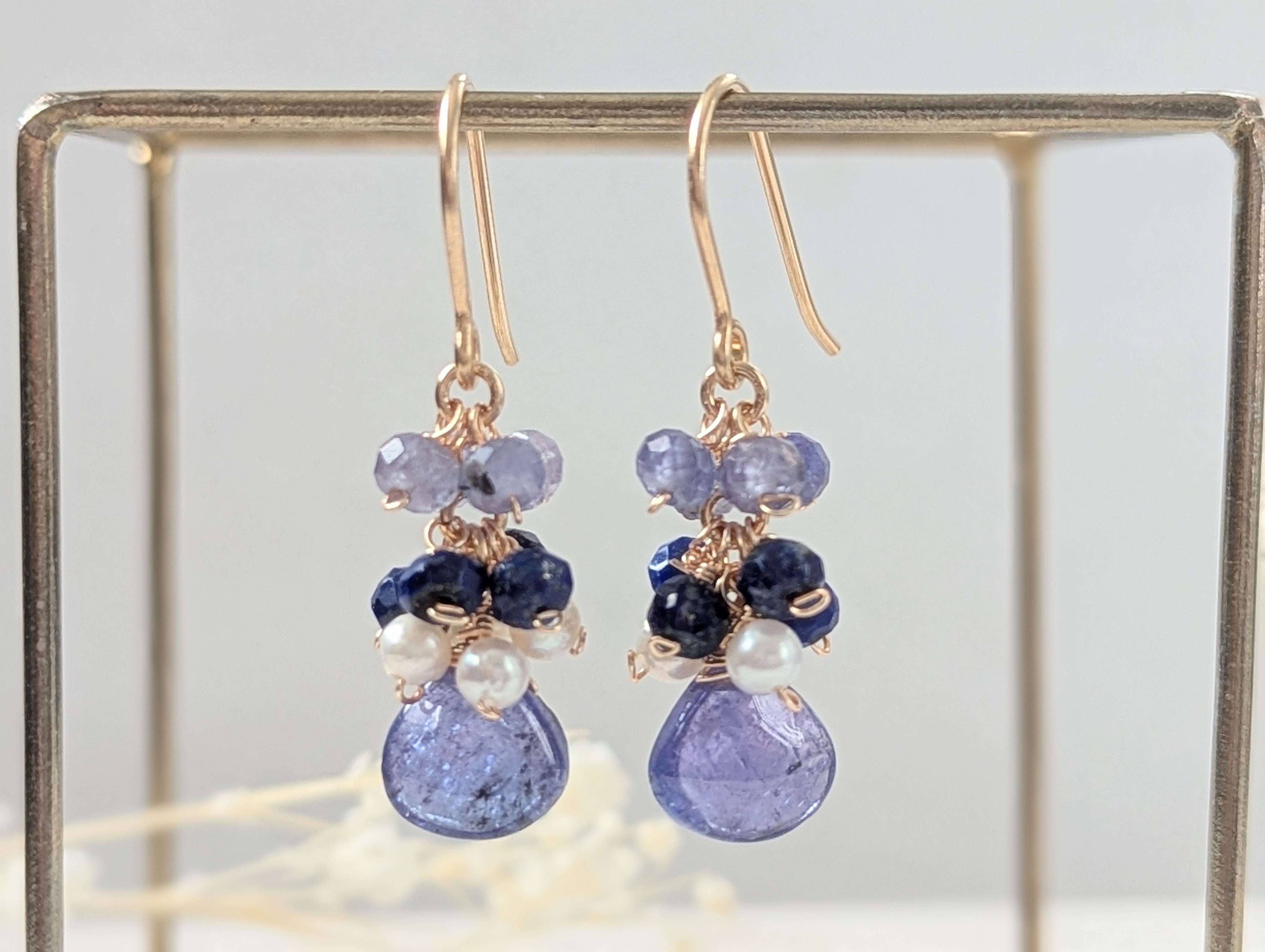 12月誕生石ブルーのタンザナイトピアス☆淡水パール、ラピスラズリ