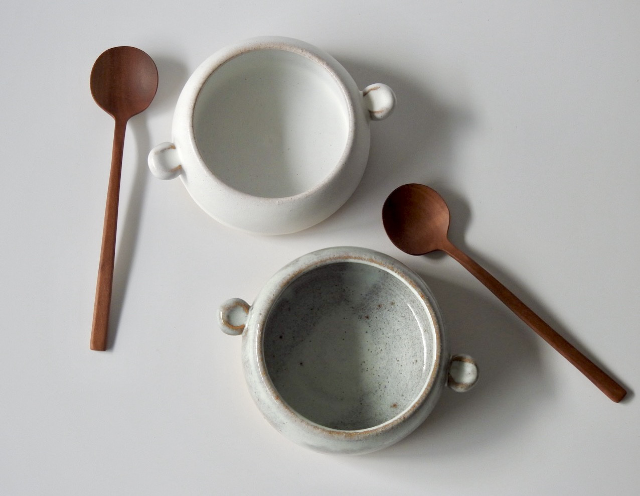 【製作中】「冬の温もり」ペアスープカップ ― 白と水色釉が描く静かな景色（ポトフ・ビーフシチューに）