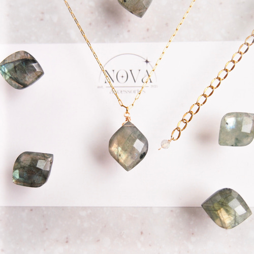 マダガスカル産 ラブラドライト 一粒ネックレス / サージカル