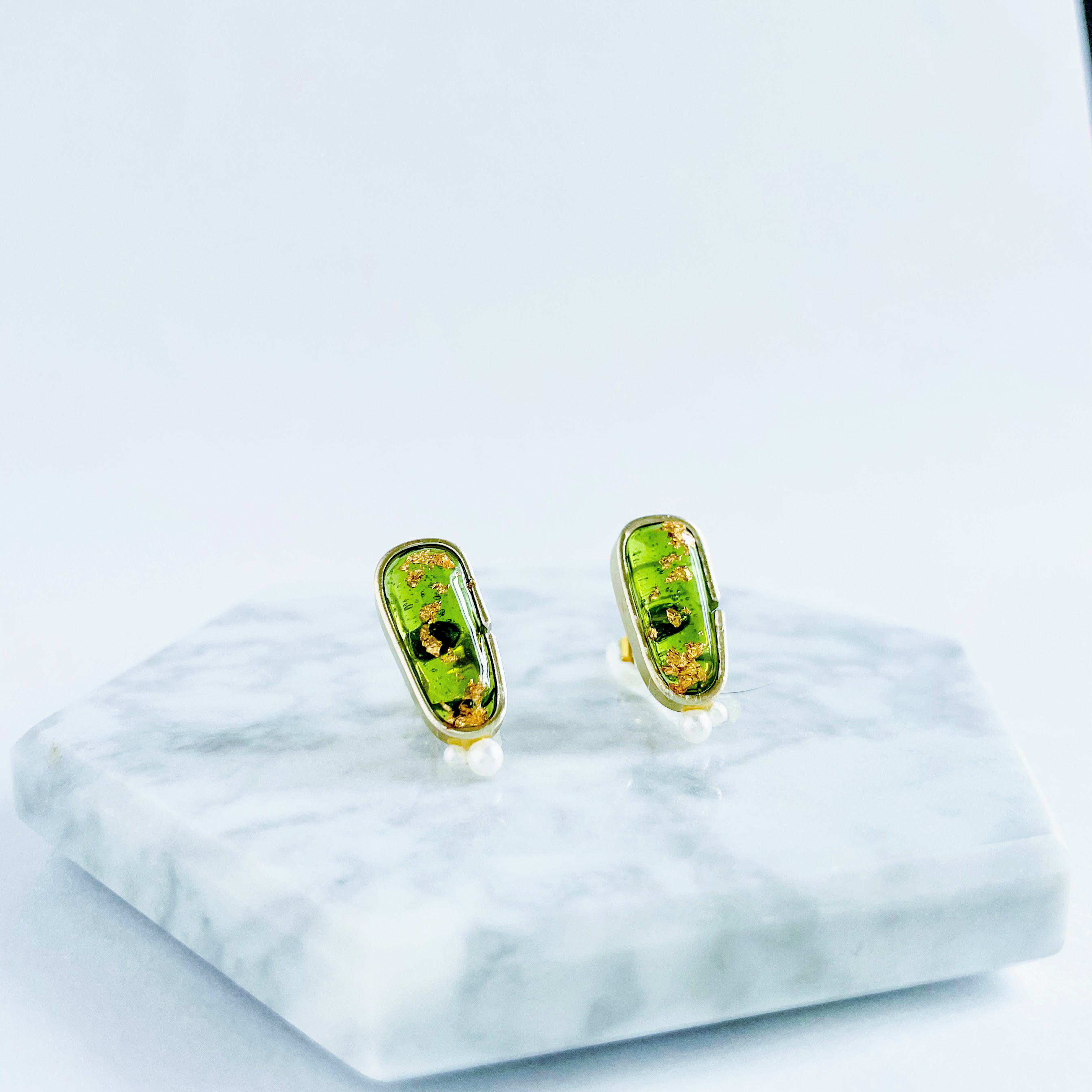 smoky jelly series｜透明感レジンしずく型ピアス｜オリーブグリーンカラー｜金属アレルギー対応