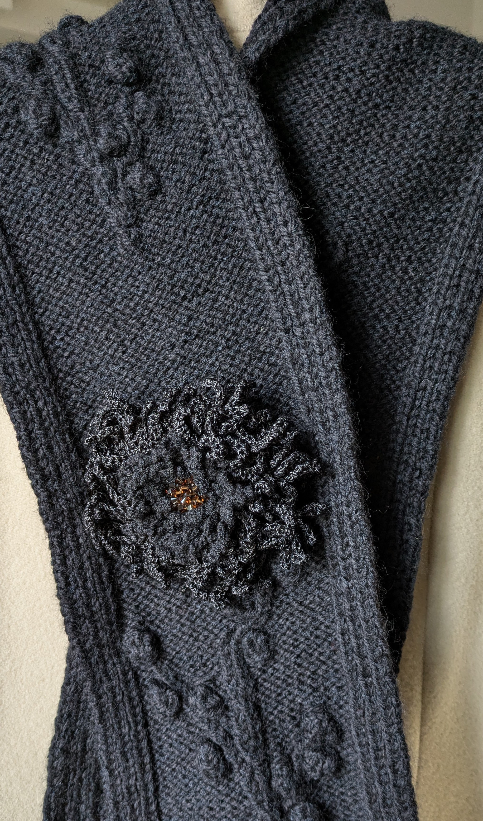 【送料無料】【Creema限定新春福袋2026〈竹〉】ウールマフラー＆ゴージャスフラワーブローチ・コサージュ　黒