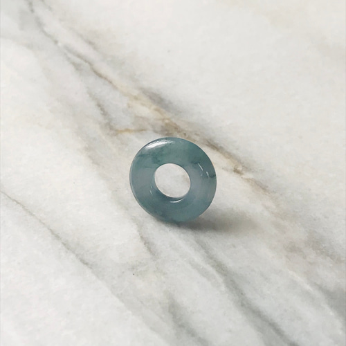 グアテマラ産天然翡翠ペンダントトップ P110-029］天然石 翡翠 ペンダントトップ 彫刻 グアテマラ産 アクセサリー