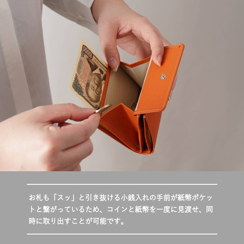 お札、小銭を入れる場所に汚れありです。 札小銭を同時に取り出す「ワンアクション財布」。傷に強い国産型押し