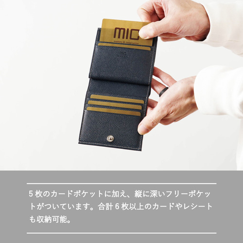 札小銭を同時に取り出す「ワンアクション財布」。傷に強い国産型押し