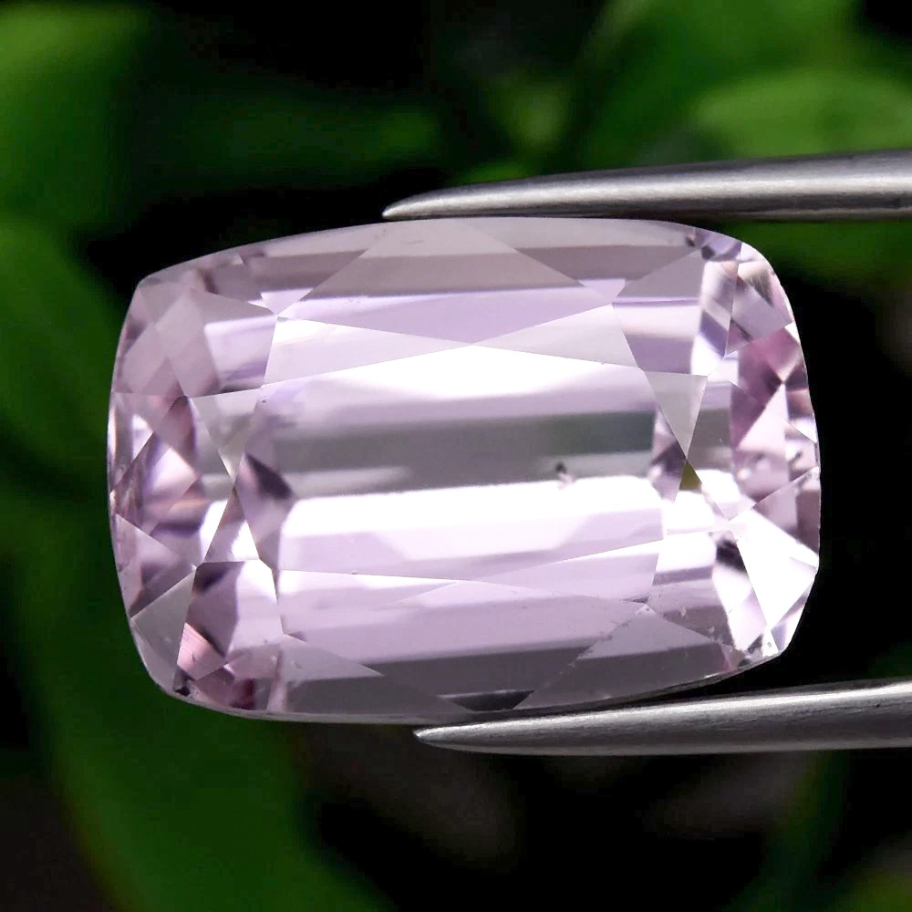 『美術品』 8.97ct 天然 クンツァイト VS  ピンクの中にパーピル感じる、透き通った輝き 非加熱 ルース