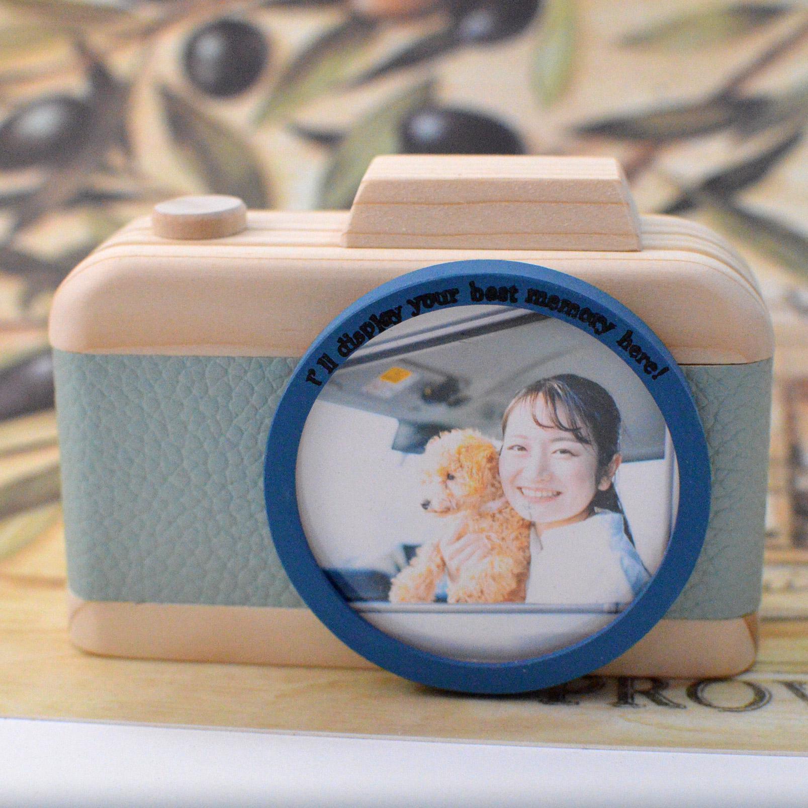 お正月の帰省に  孫の写真を贈る 木製カメラのフォトフレーム 両親へのプレゼント 還暦祝い 子育て感謝