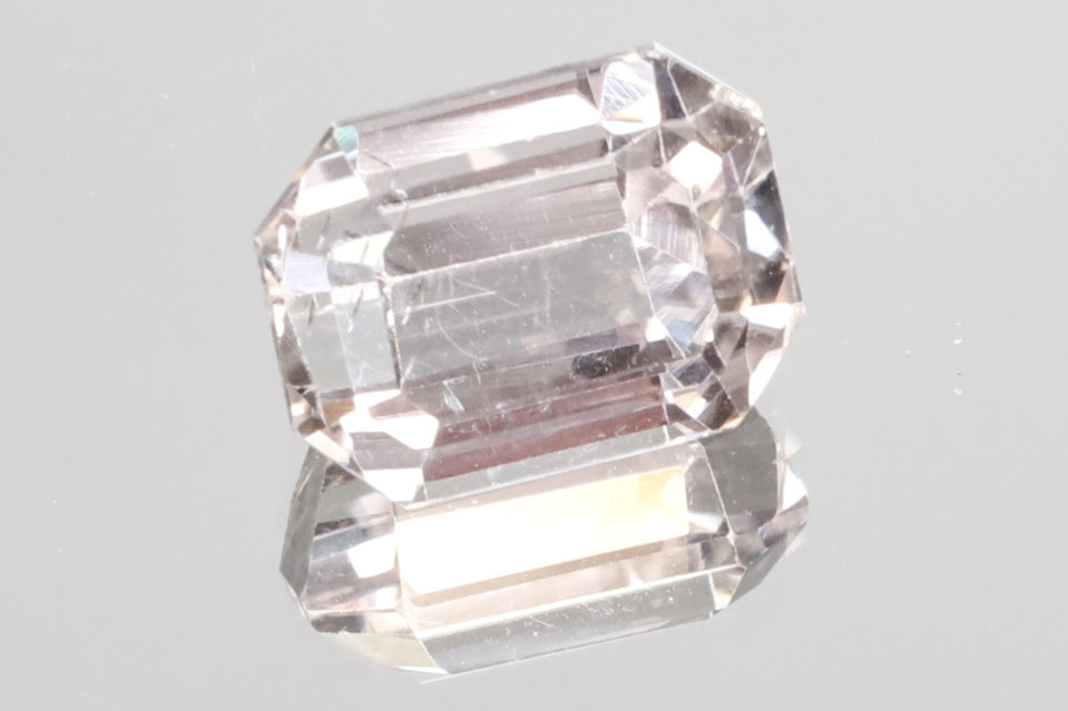 『美術品』 8.11ct 天然 クンツァイト VS  オレンジッシュピンクの透き通った輝き 非加熱 ルース