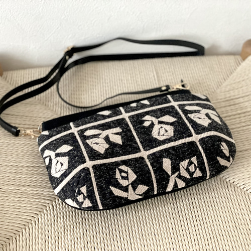 1点のみ⚮̈ミナペルホネン Lulu black ドラポケショルダー ポシェット