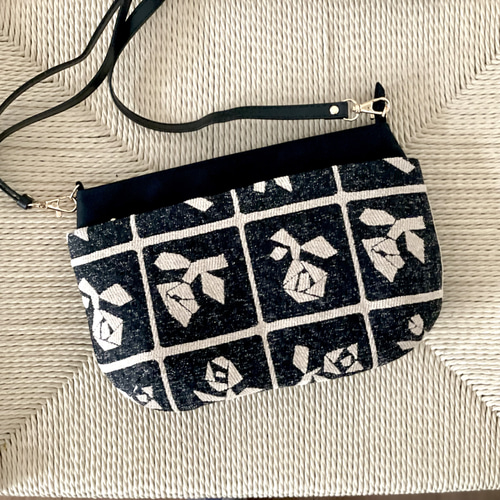 1点のみ⚮̈ミナペルホネン Lulu black ドラポケショルダー ポシェット