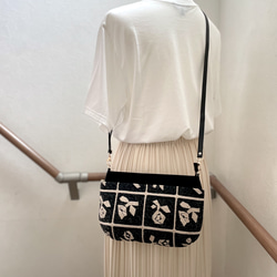 1点のみ⚮̈ミナペルホネン Lulu black ドラポケショルダー ポシェット