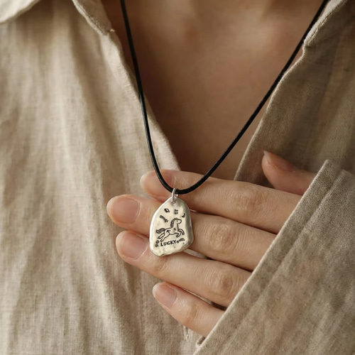 純銀】シルバー手作り 夢を乗せて走る「星と馬」ネックレス LUCKY 刻印
