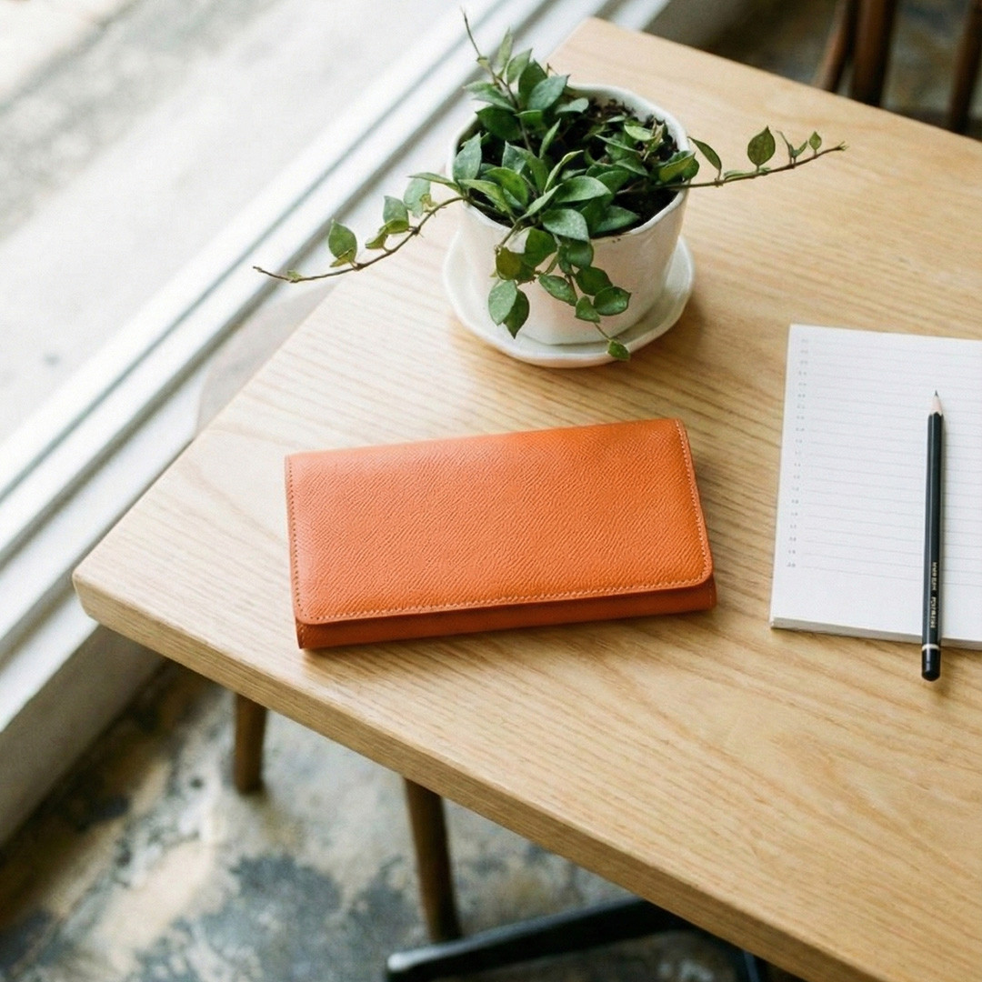 小銭が潜らず「さっ」と取り出せる。傷に強くて大容量の長財布／エンボス 中L字ファスナー長財布 MI0218