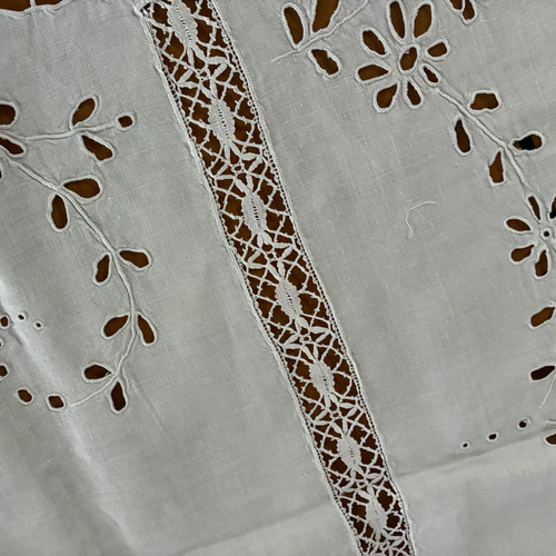 フランスアンティーク*手刺繍*花かご刺繍*テーブルクロス*ベッドカバー
