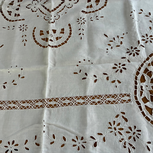 フランスアンティーク*手刺繍*花かご刺繍*テーブルクロス*ベッドカバー