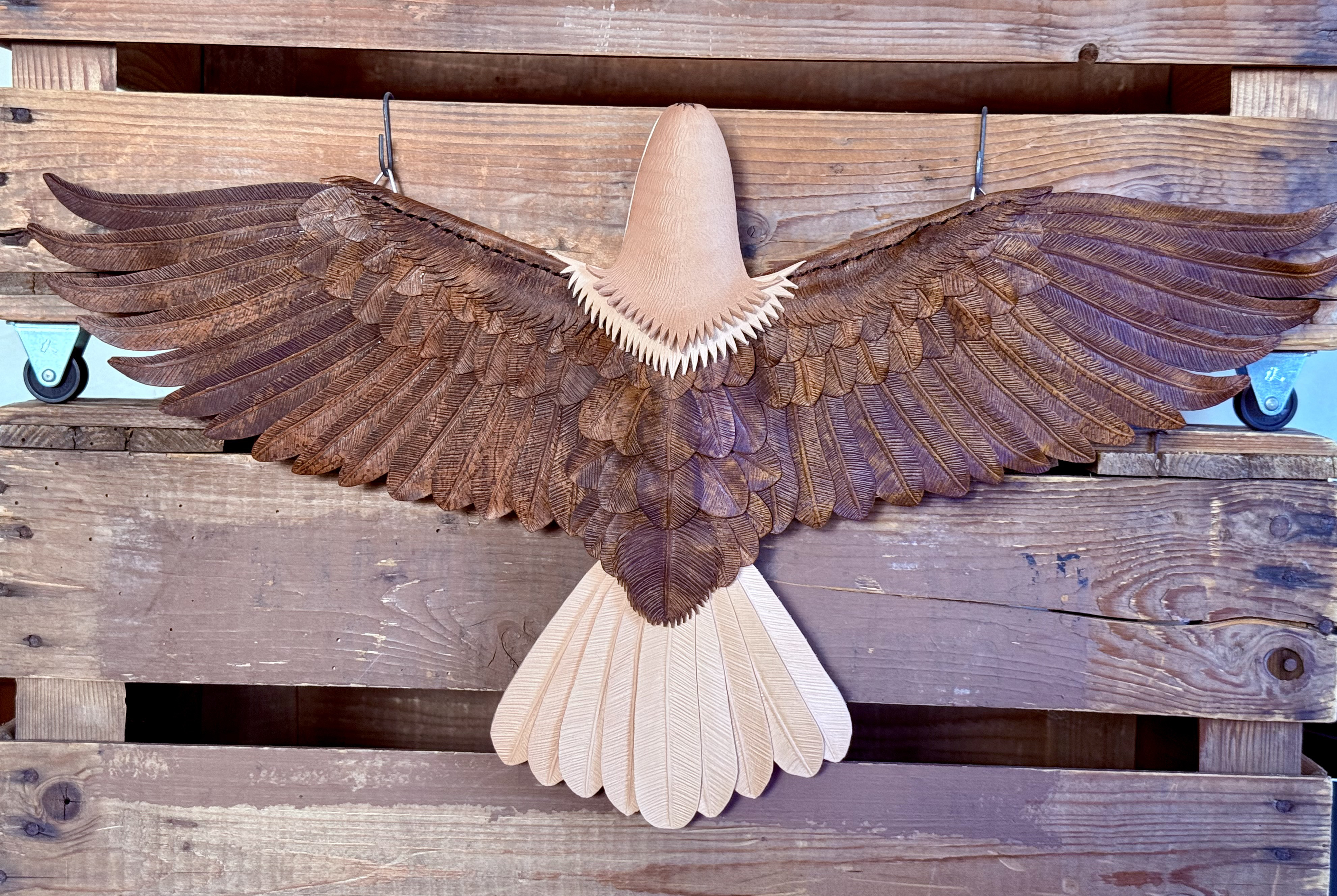 本革製　イーグル(白頭鷲)の壁飾