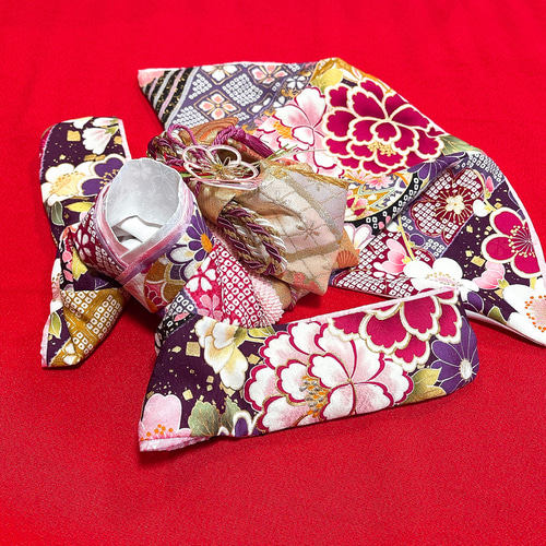 即納✨犬の着物✨犬用本格大振袖 XS お引き摺り 紫系 正絹金彩入り 即納✨犬の着物 犬用本格大振袖 XS 紫系 正絹金彩入り 犬服 ペット服