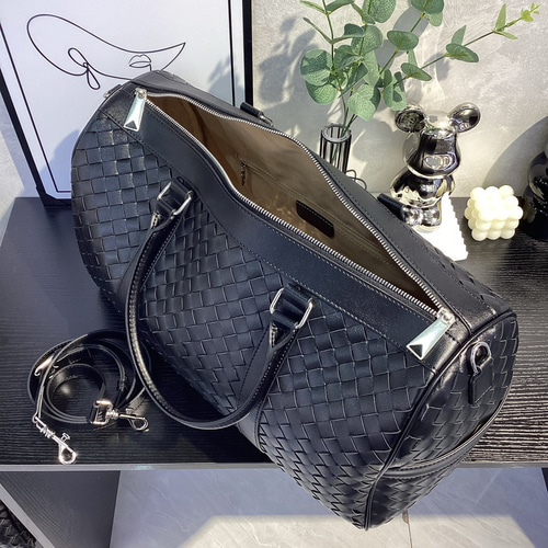 2026 真皮編み込み大容量旅行バッグ／枕型ボストンバッグ／ブラック