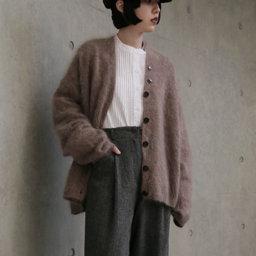 ふんわり温もりの主役。ウール＆カシミヤ 長い毛足Vネックカーディガン