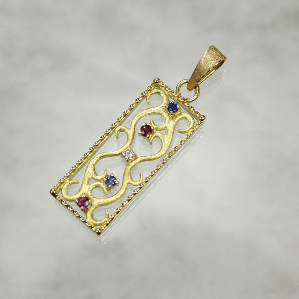 ダイヤ、ルビー、サファイアの18金長方形ペンダント