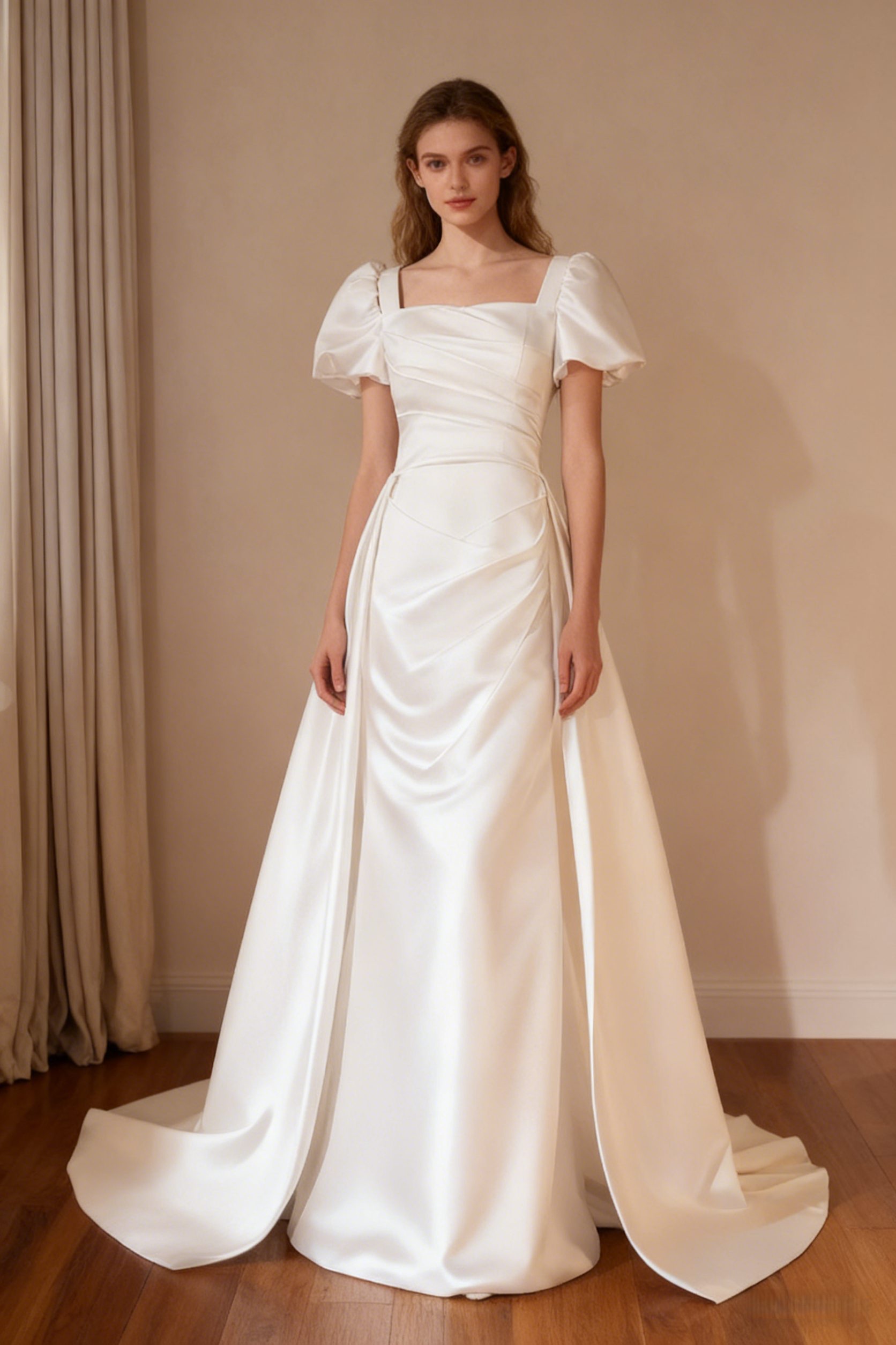 ウェディングドレス スクエアネック 短袖 ハンドドレープ ミニトレーン 拳式 優雅なシルエット