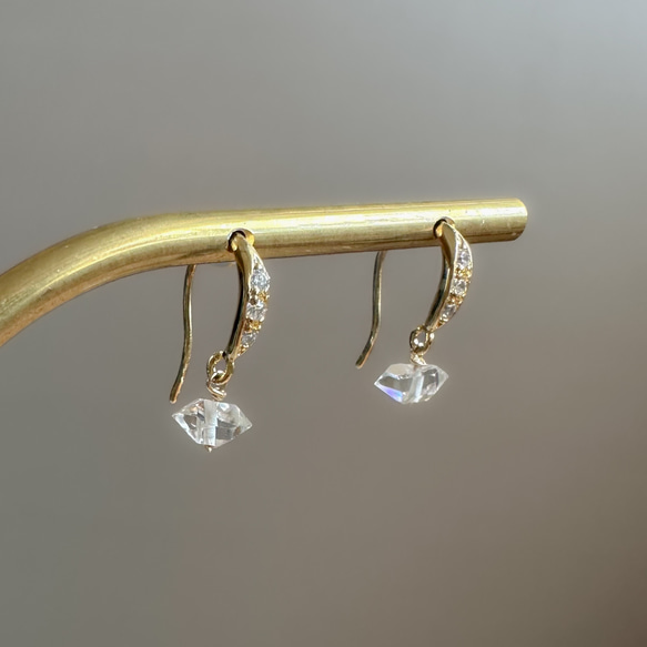 【新作2026】ハーキマーダイヤと煌めくジルコニアのミニピアス  /金具変更可（イヤリング・シルバーカラーあり） 1枚目の画像