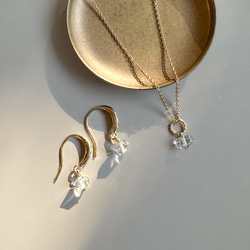 【新作2026】ハーキマーダイヤと煌めくジルコニアのミニピアス  /金具変更可（イヤリング・シルバーカラーあり） 3枚目の画像