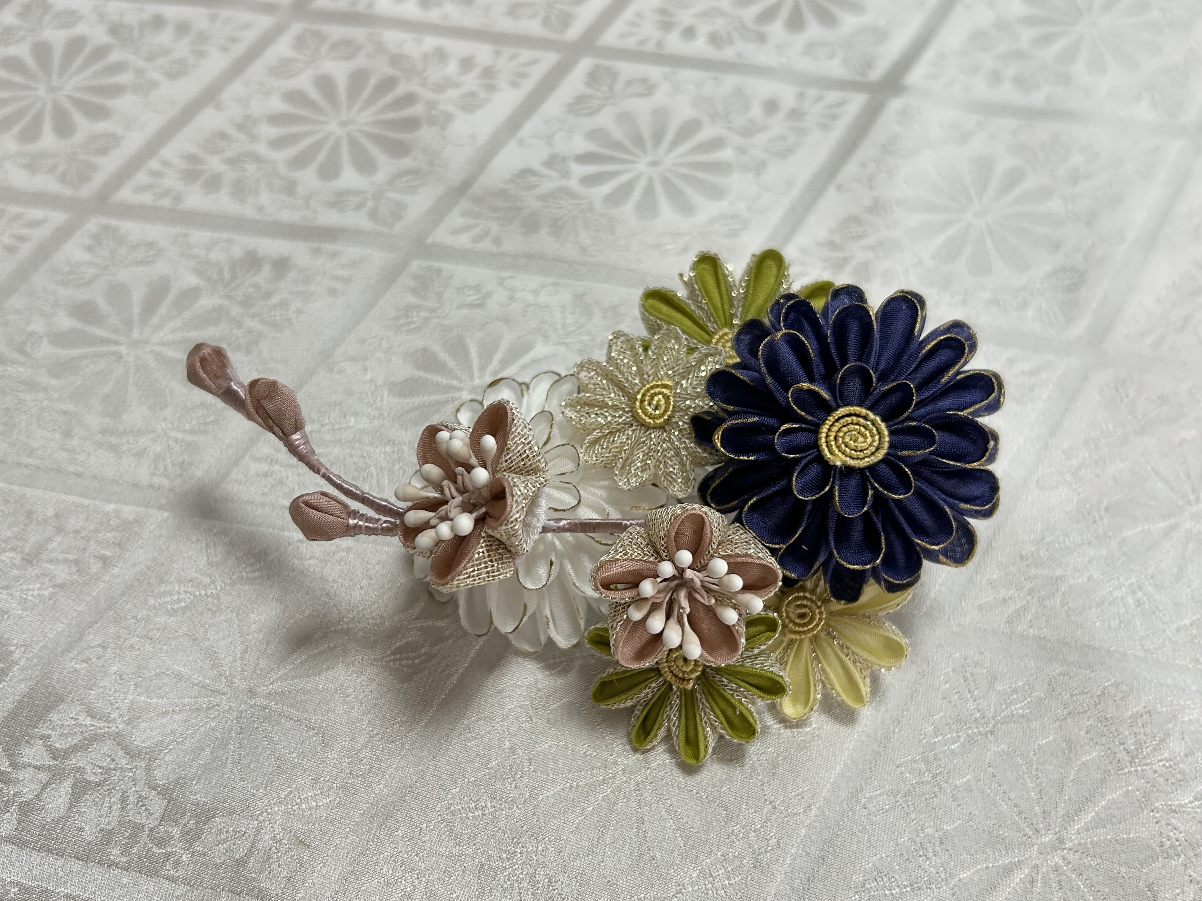 正絹羽二重つまみ細工　大人の髪飾り