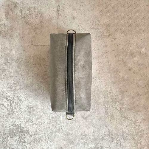 ショルダーバッグ／とにかく軽くて・高見え/グレー・スエード／見た目