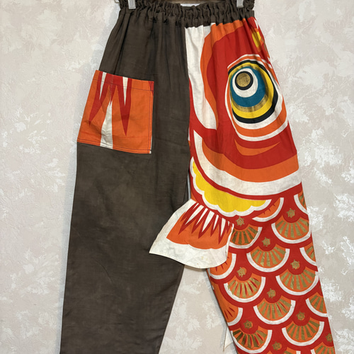 527.鯉のぼりのパンツ、ひごい ヒレ 山もも染め 手染め キュロット