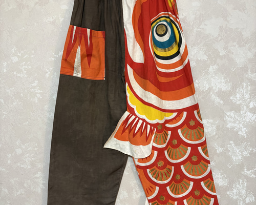 527.鯉のぼりのパンツ、ひごい ヒレ 山もも染め 手染め キュロット