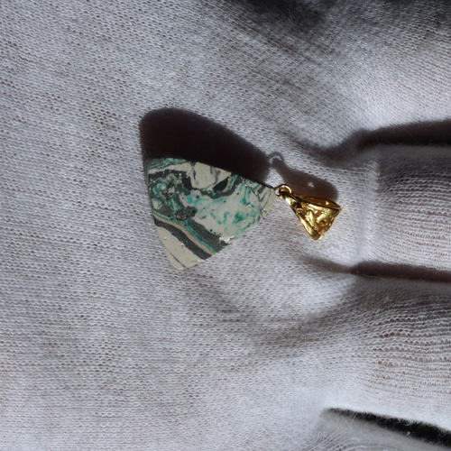 Galaxyオパール20 No41 K14gfトライアングルペンダントトップ