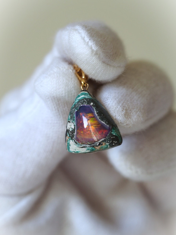 Galaxyオパール20 No41 K14gfトライアングルペンダントトップ