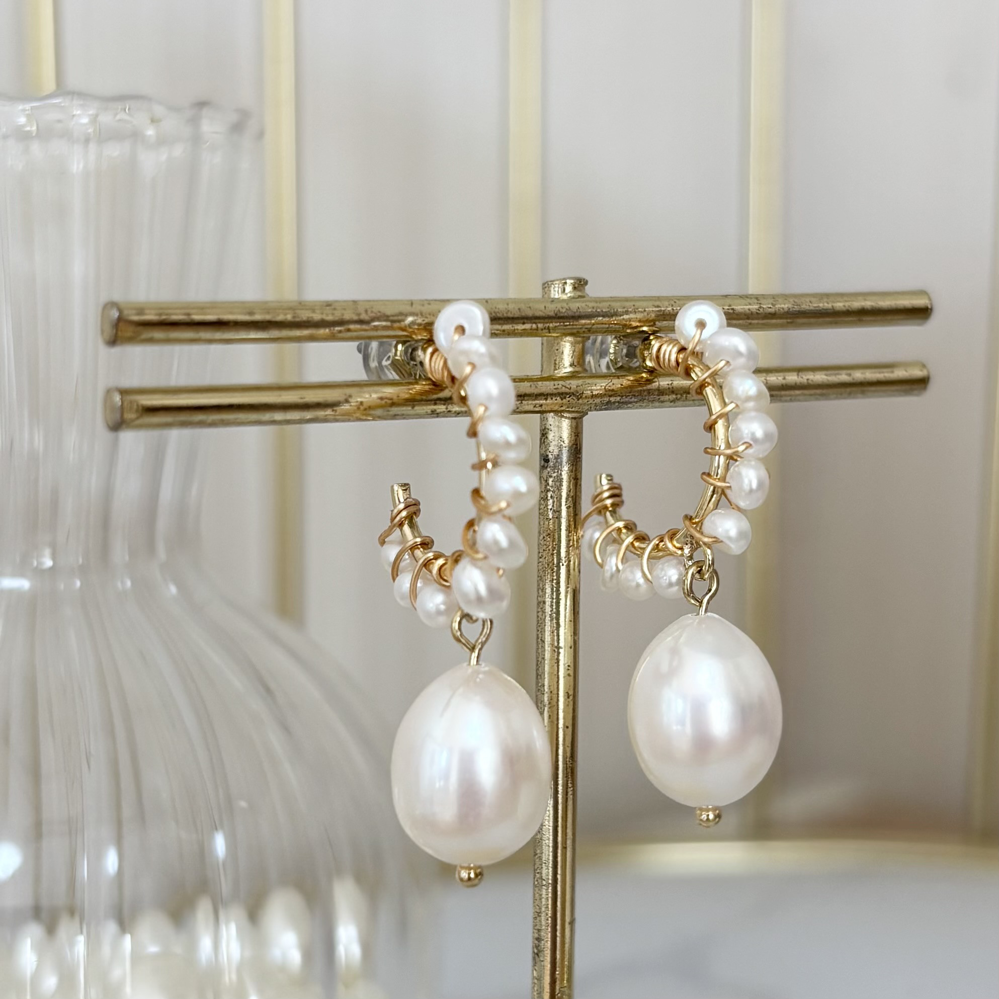 パールフープと大粒淡水パールのピアス チタンポスト｜結婚式・フォーマルに