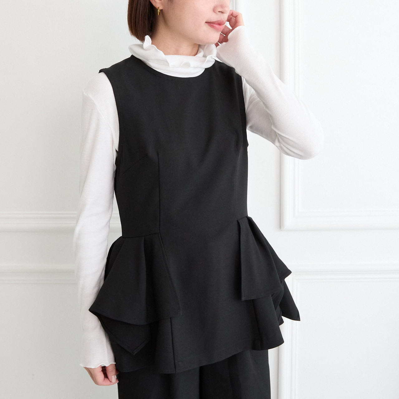 普段着〜フォーマルにも1年中着まわせる タックフレアラッフル ノースリーブトップス / 3サイズ　ブラック　0750BK
